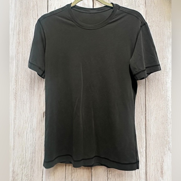 Lululemon Basic T Shirt Size M EUC - Picture 1 of 6